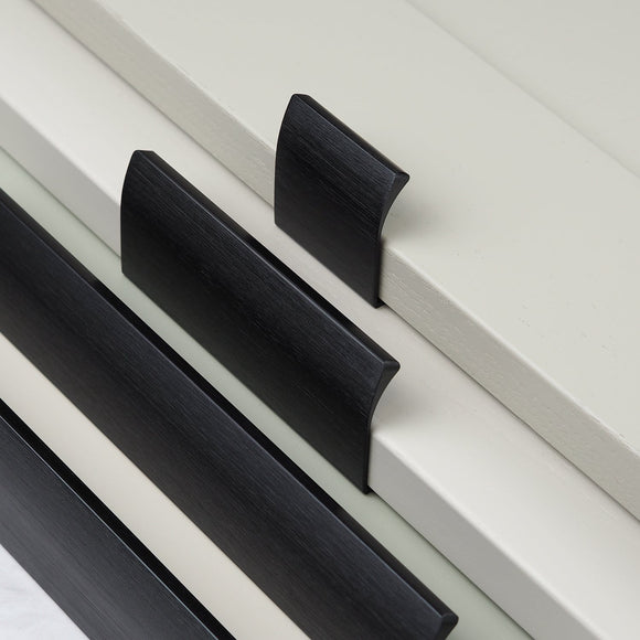 Round Lip Pull Handle - Matte Black